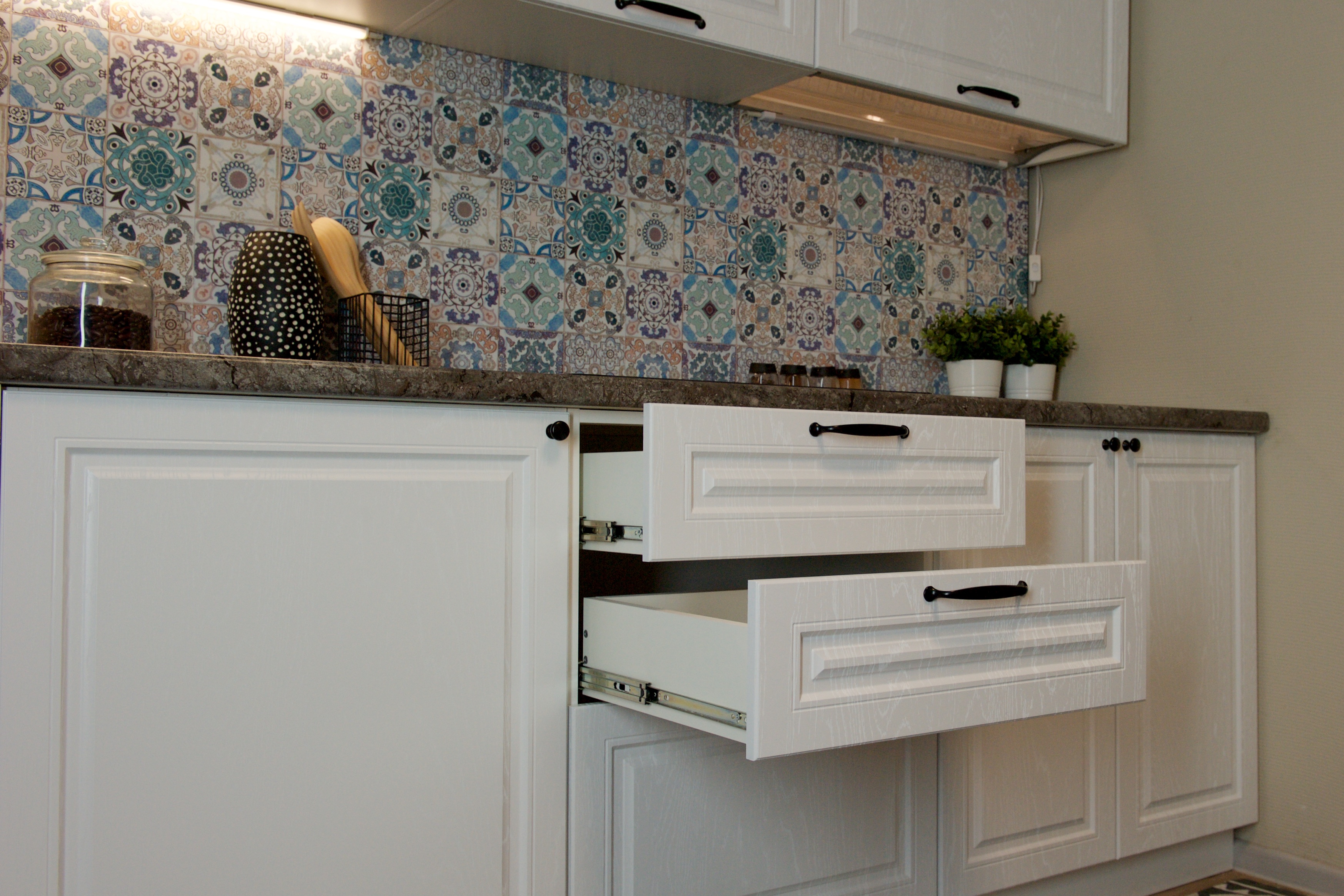 Кухня "Равенна Роял" угловая Вайт